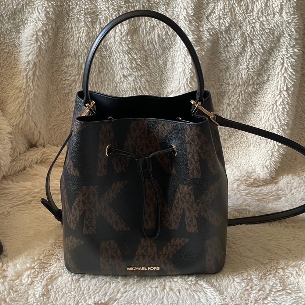 Michael Kors Suri Bucket Bag